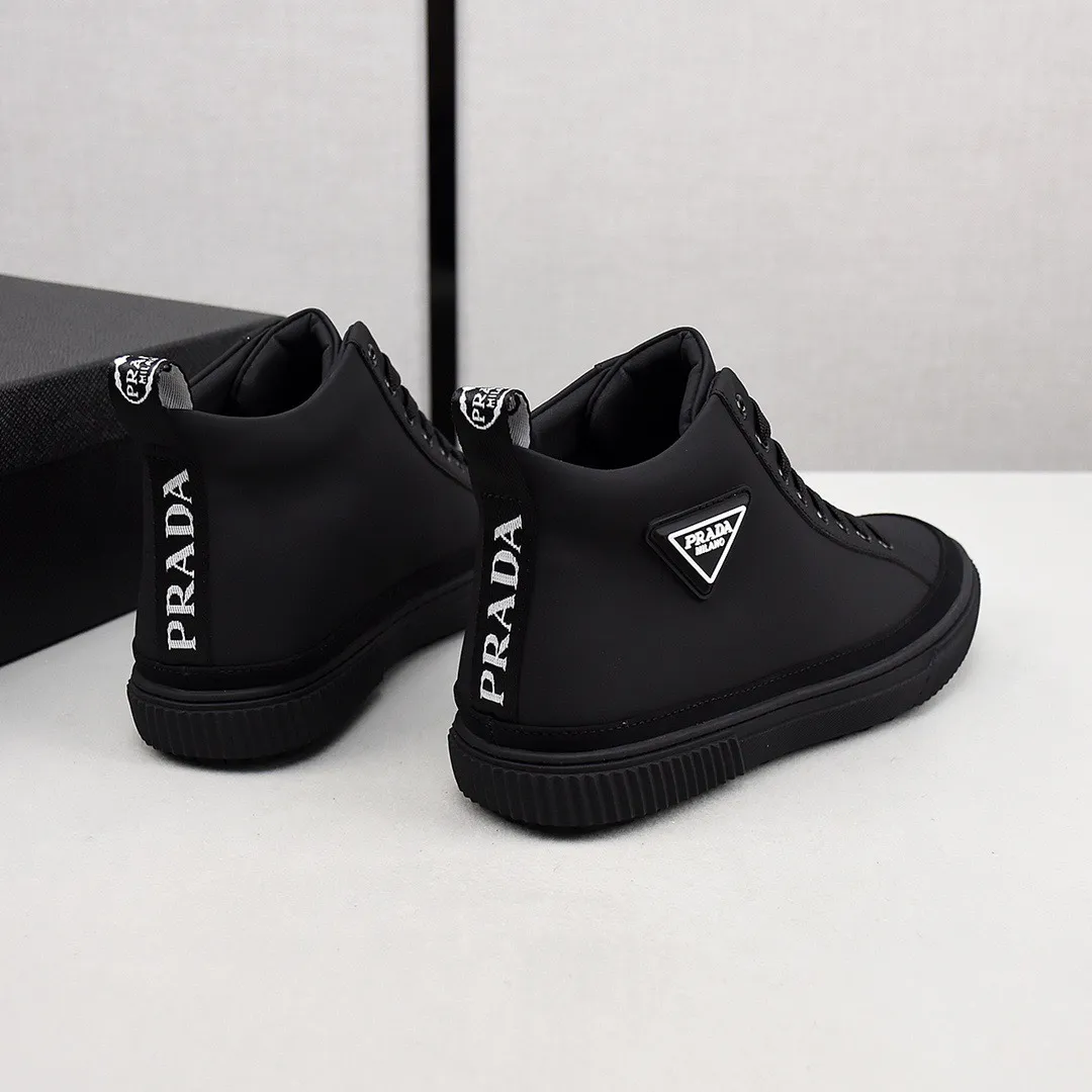 PRADA [Prada] high-top sports and casual shoes. Men's shoes 💰440💰. The upper is made of cowhide, sheepskin lining, rubber outsole, comfortable on the feet, men's size 38-44, choose according to your usual wearing size.